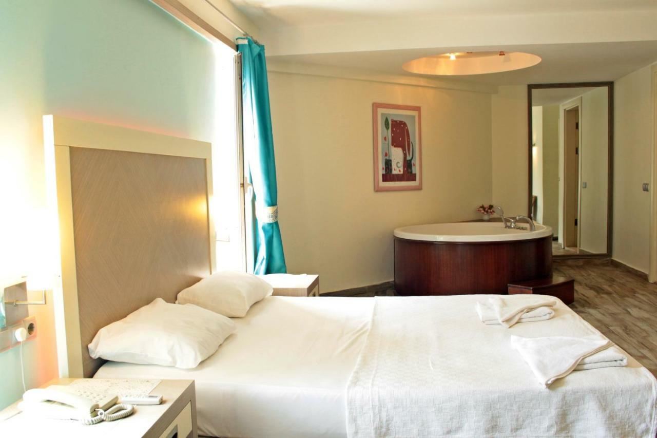 Costa Queen Suites Gümbet Eksteriør bilde